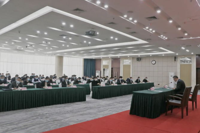 全网担保网集团、温泉集团举办贯彻落实市第十三次党代会精神宣讲报告会(图1)