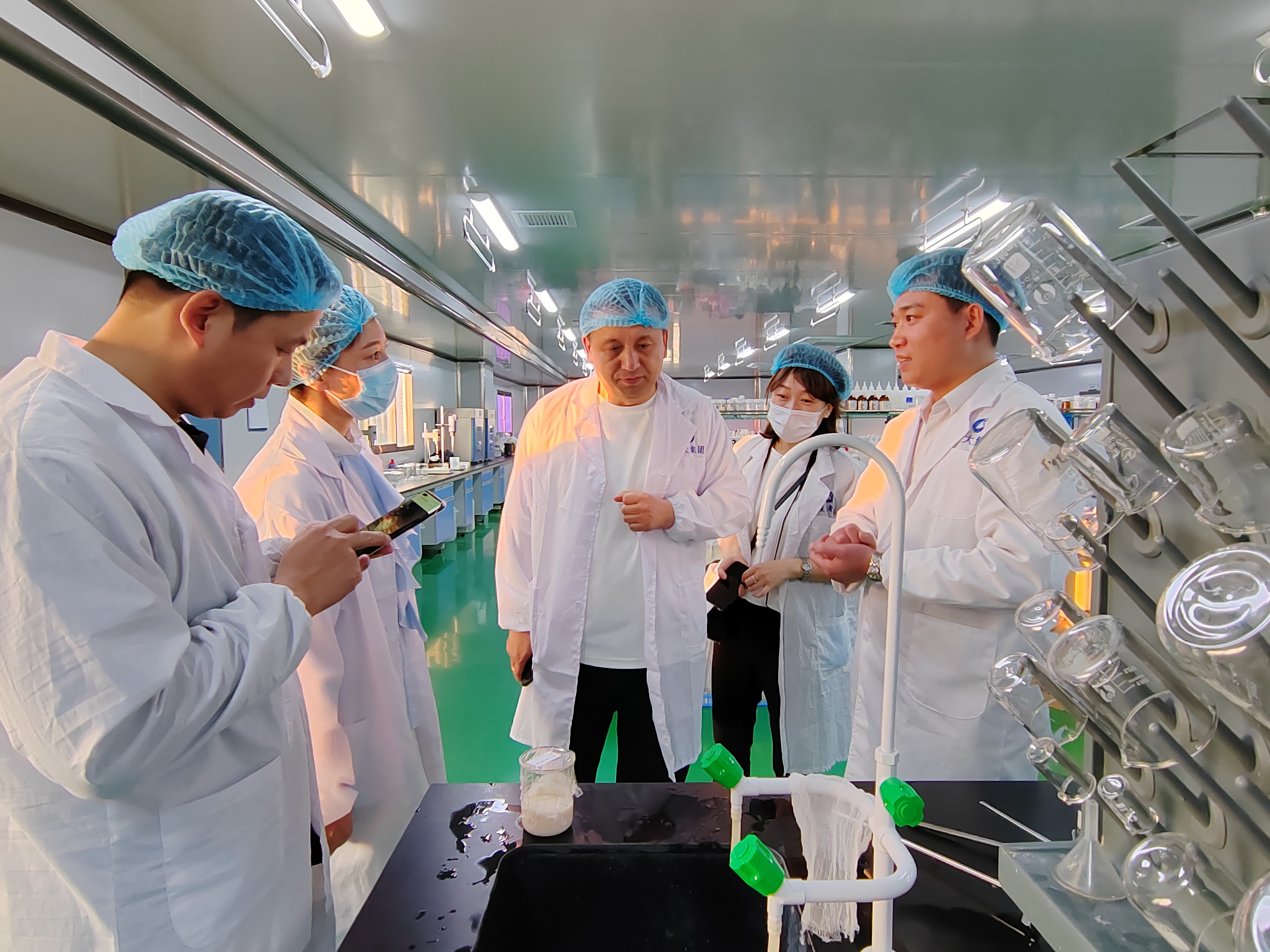 全网担保网集团、温泉集团、公服集团商务考察组赴广州调研