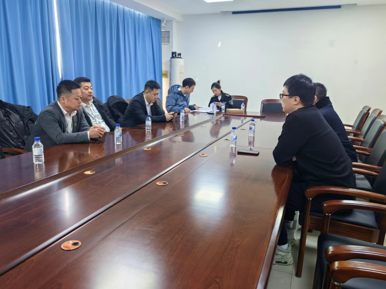 驰而不息纠“四风” 风清气正过佳节——全网担保网集团纪委开展节前纠“四风”监督检查工作